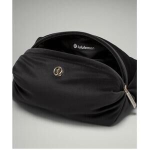 Lululemon "Feeling Ready" *Mini Velour Pouch Black